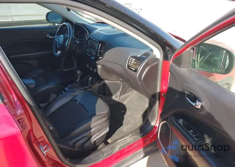 2018 Jeep Compass Altitude Fwd z USA, uszkodzony, nr VIN 3C4NJCBB9JT318478